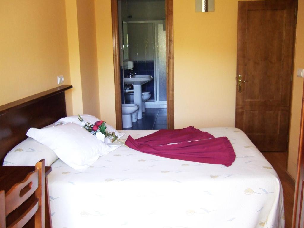 Hotel Restaurante Canero Bilik gambar